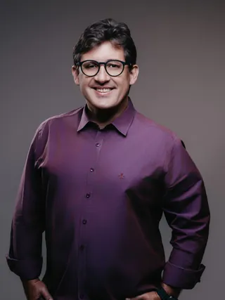 Dr. Esdras Canfield Prado